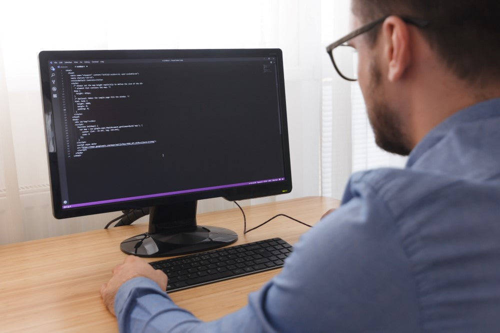 Shopify VS GoDaddy - Should you choose an e-commerce giant or an all-in-one platform for your online store?